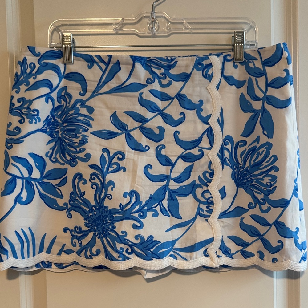 Lilly Pulitzer Blue and White Floral Skort